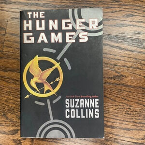 THE HUNGER GAMES paperback